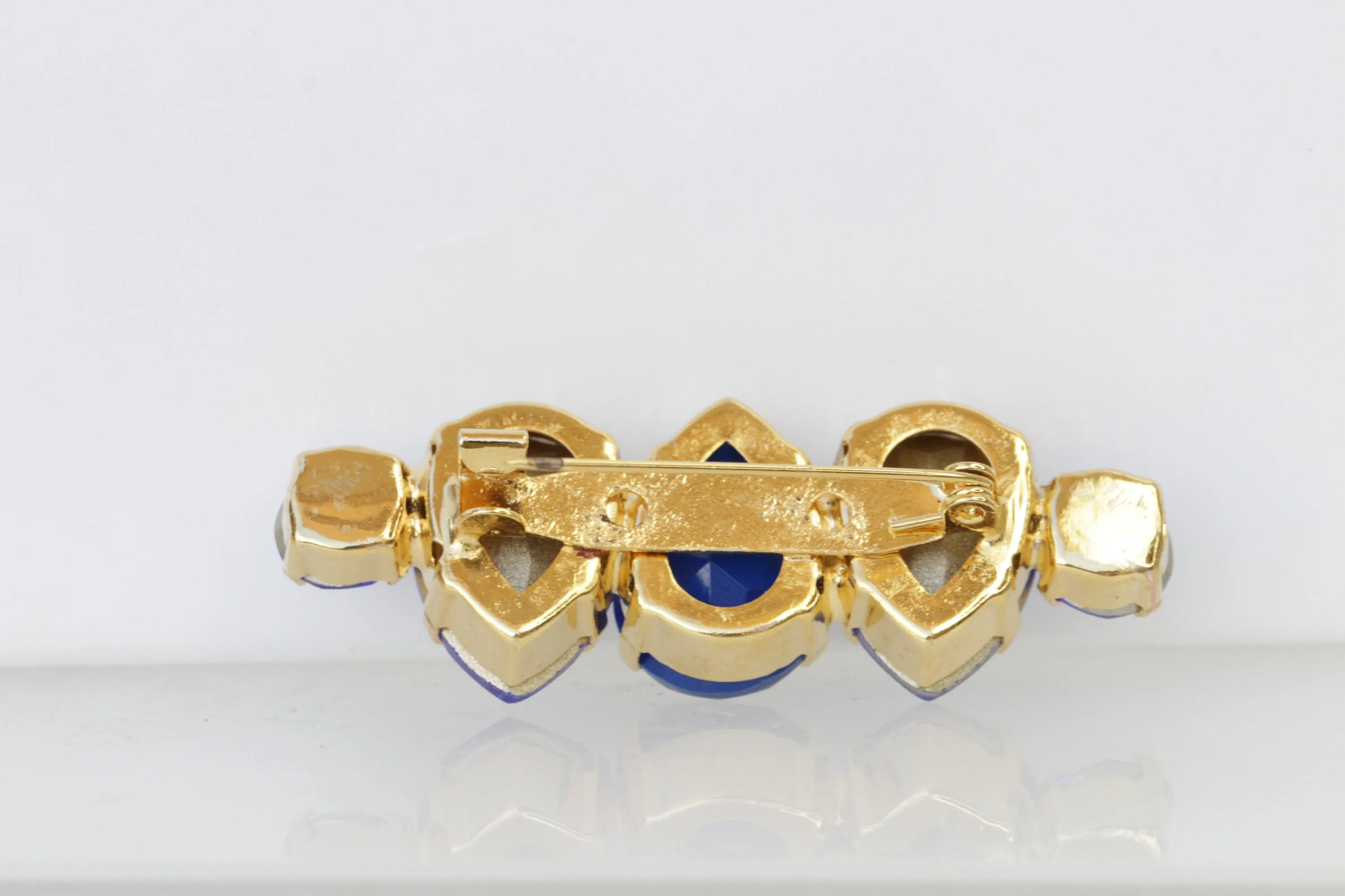 ROYAL BLUE BROOCH,