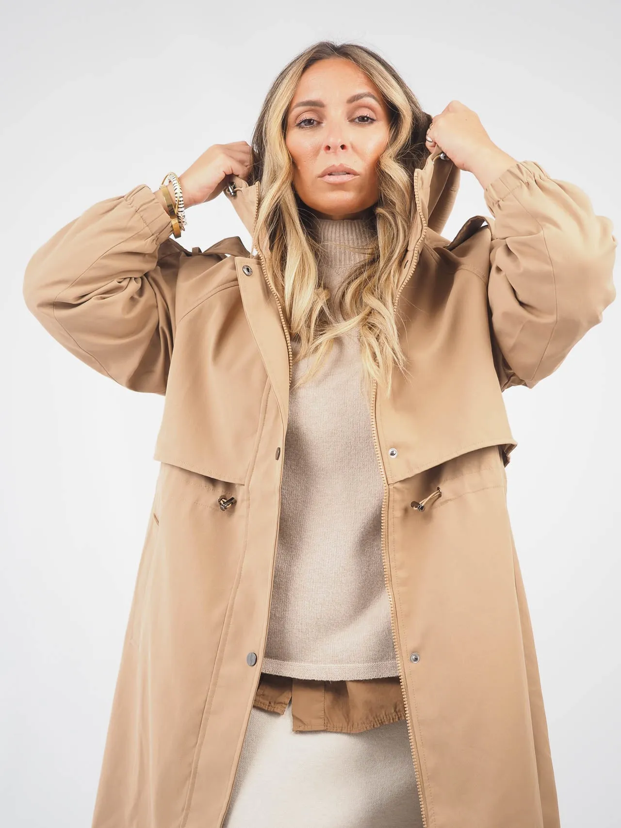 Trench Coat Oversized Com Capuz